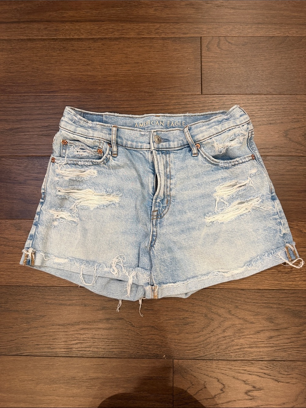 American Eagle Strigid Light Blue Distressed Denim Shorts Size 4 - C77-001